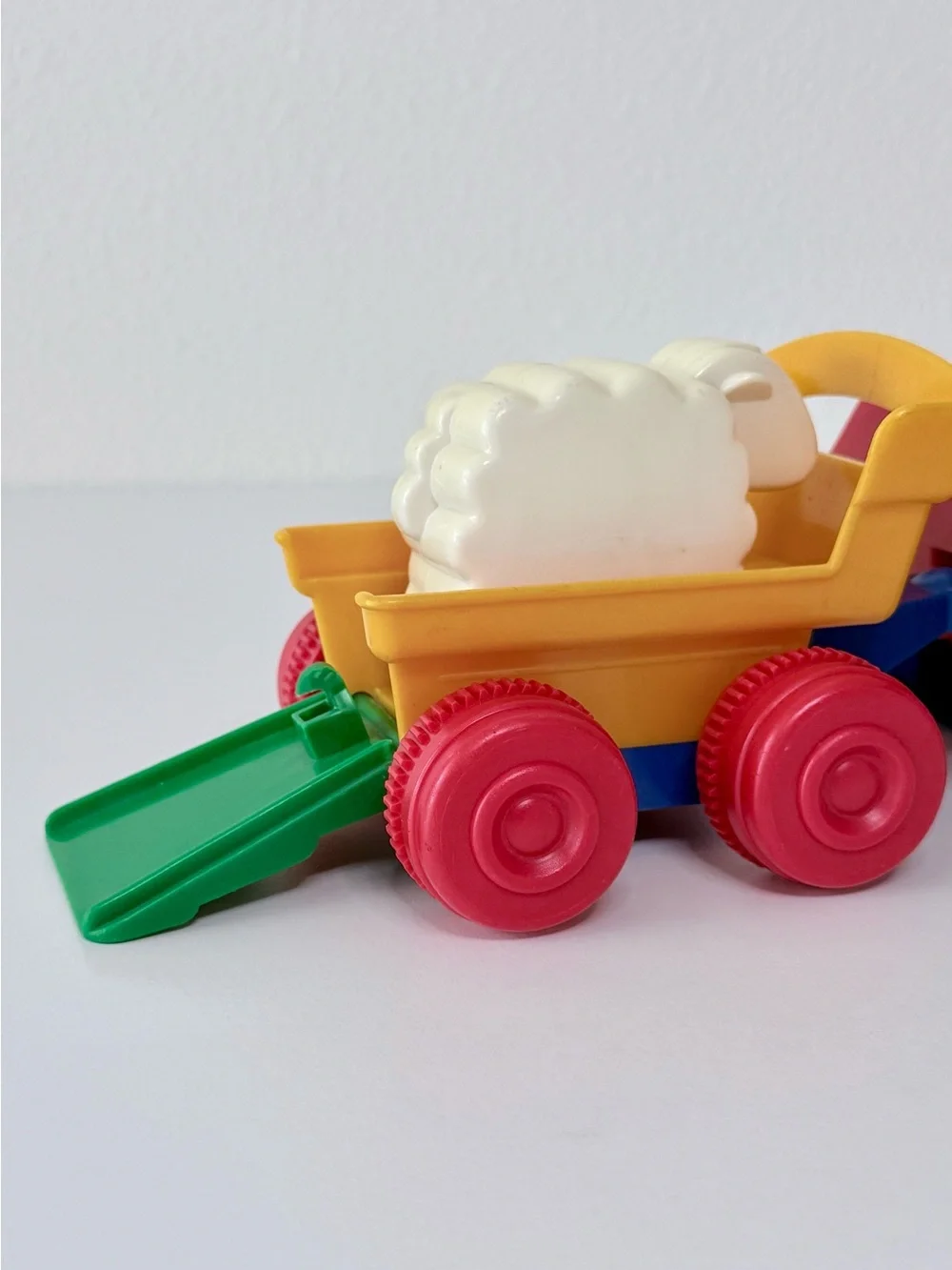 Tomy Pick Up n’ Go Tractor Sheep Trailer Farm Farmer Toy Vintage 1990 Rare Works